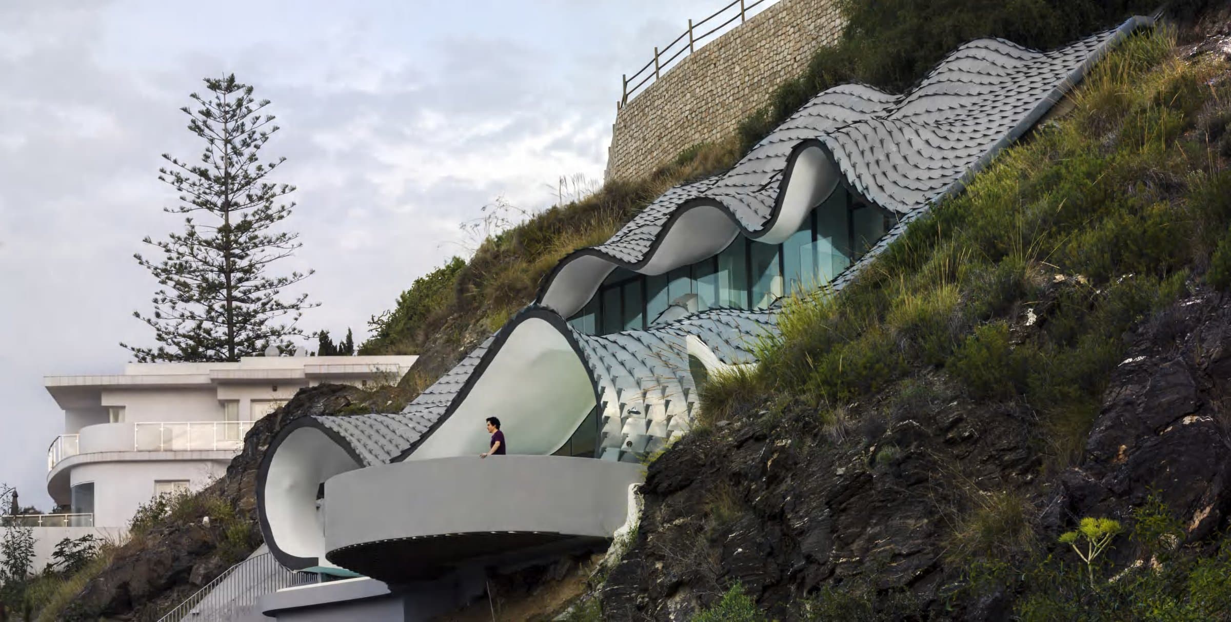 House on the Cliff, The house on the slope