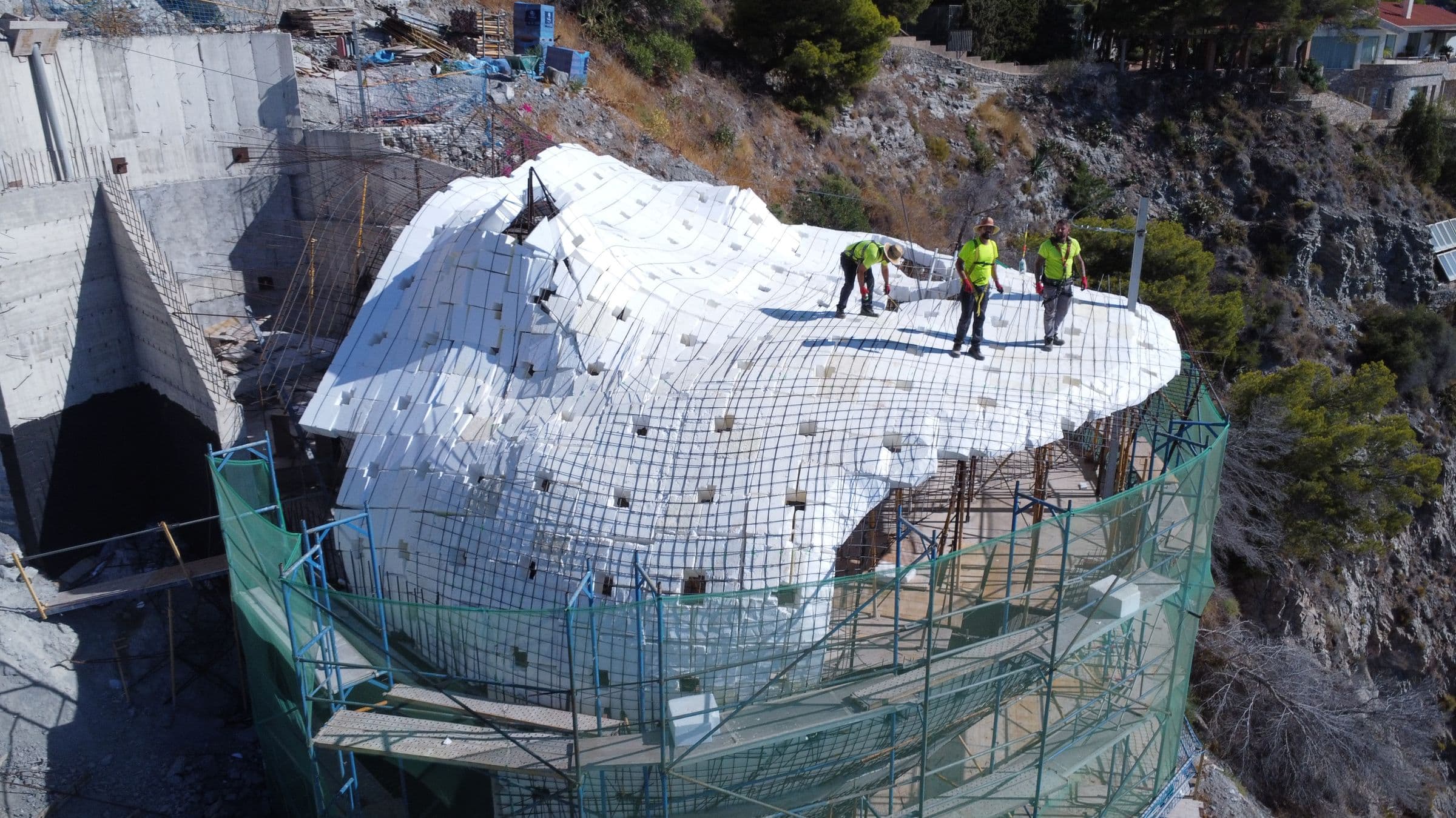 House on the Cliff II, Construction site from above