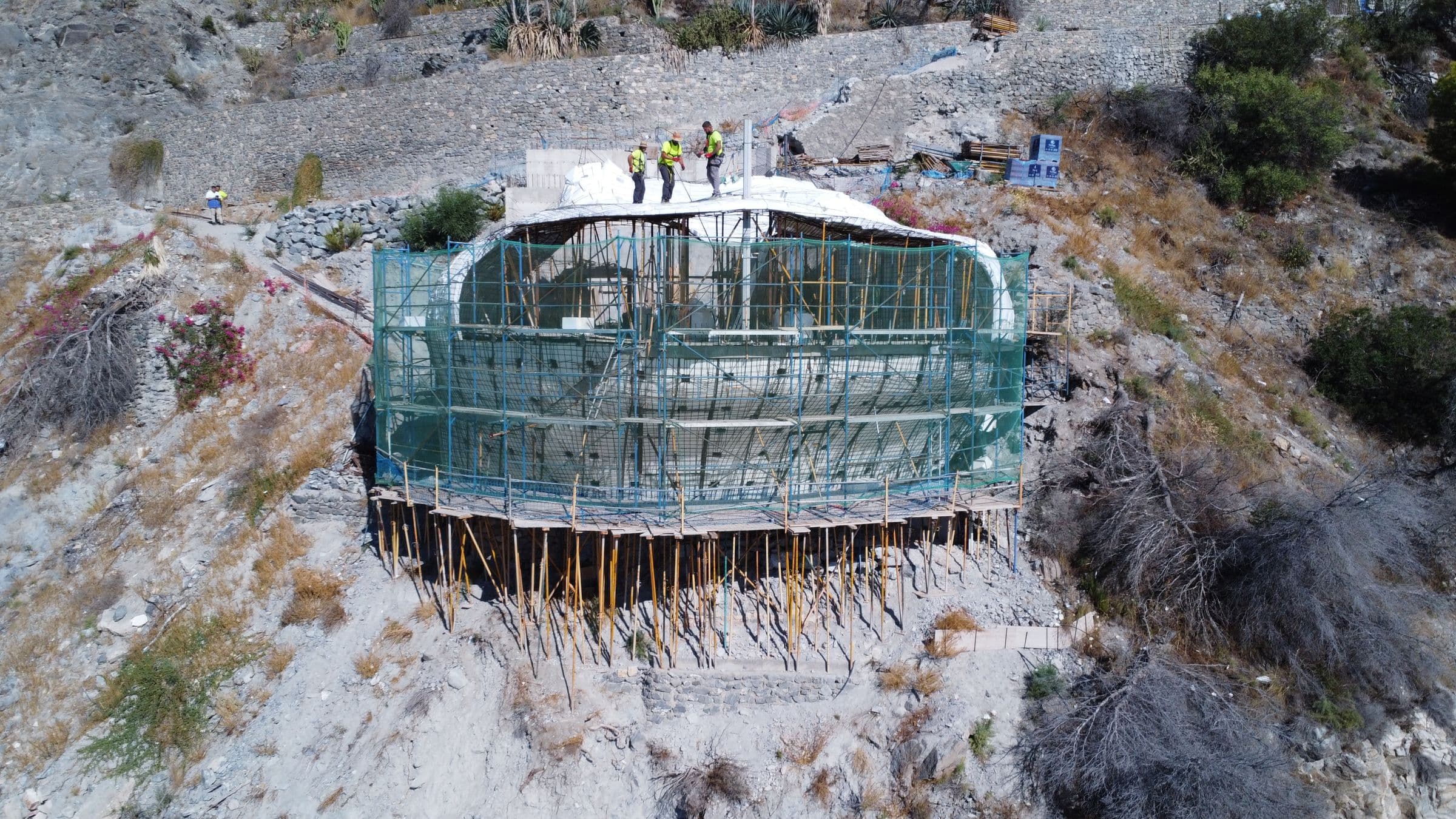 House on the Cliff II, Construction site from above