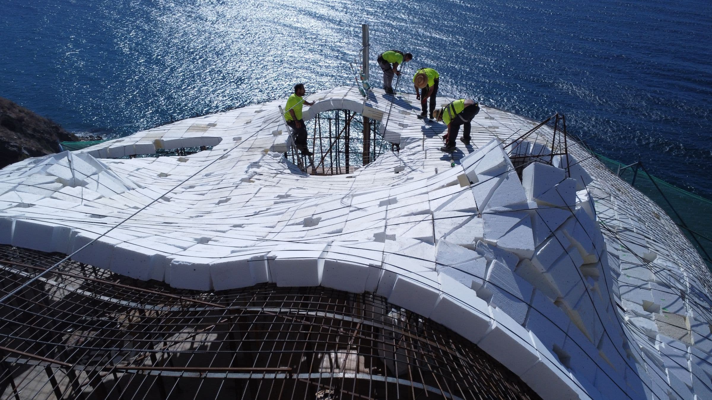 House on the Cliff II, Roof under construction, facing the sea